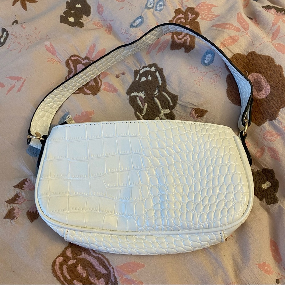 white shoulder bag